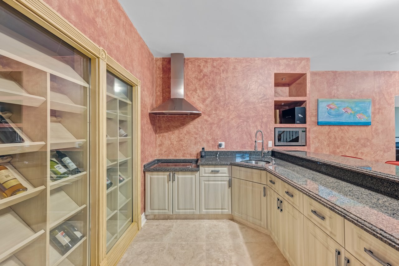 2126 Parker Dr