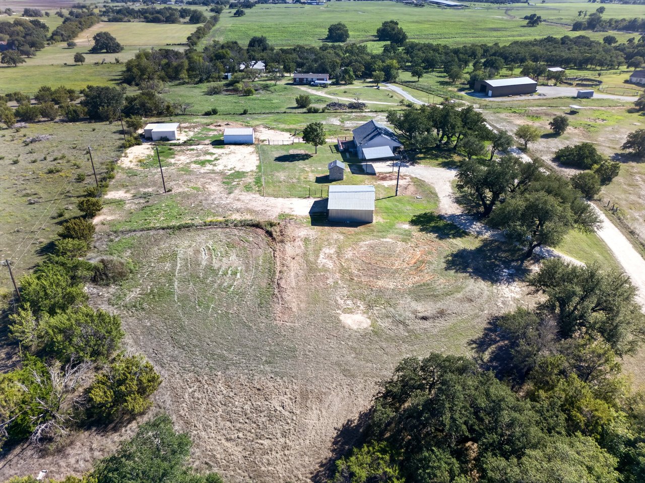 277 Private Road 1611
