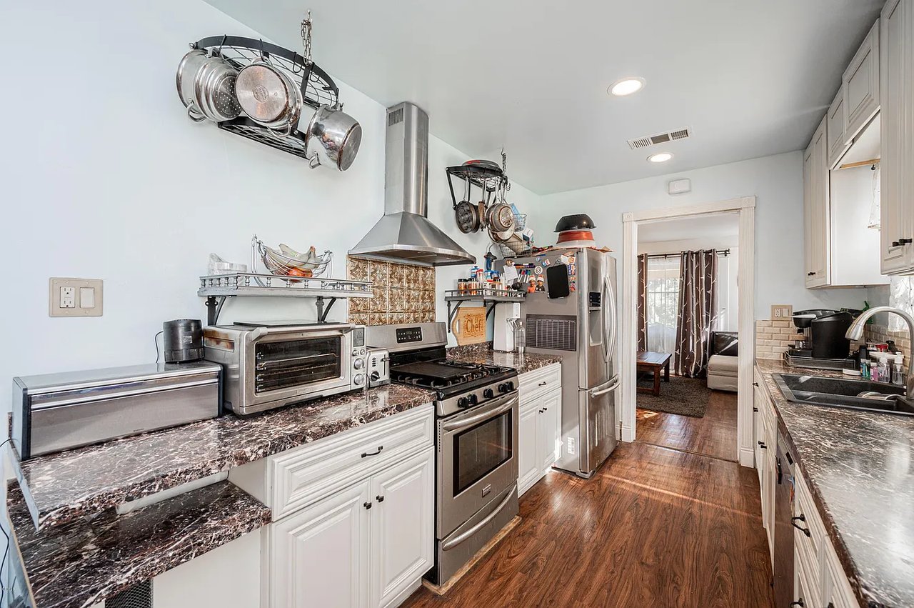 1225 N Mariposa Ave