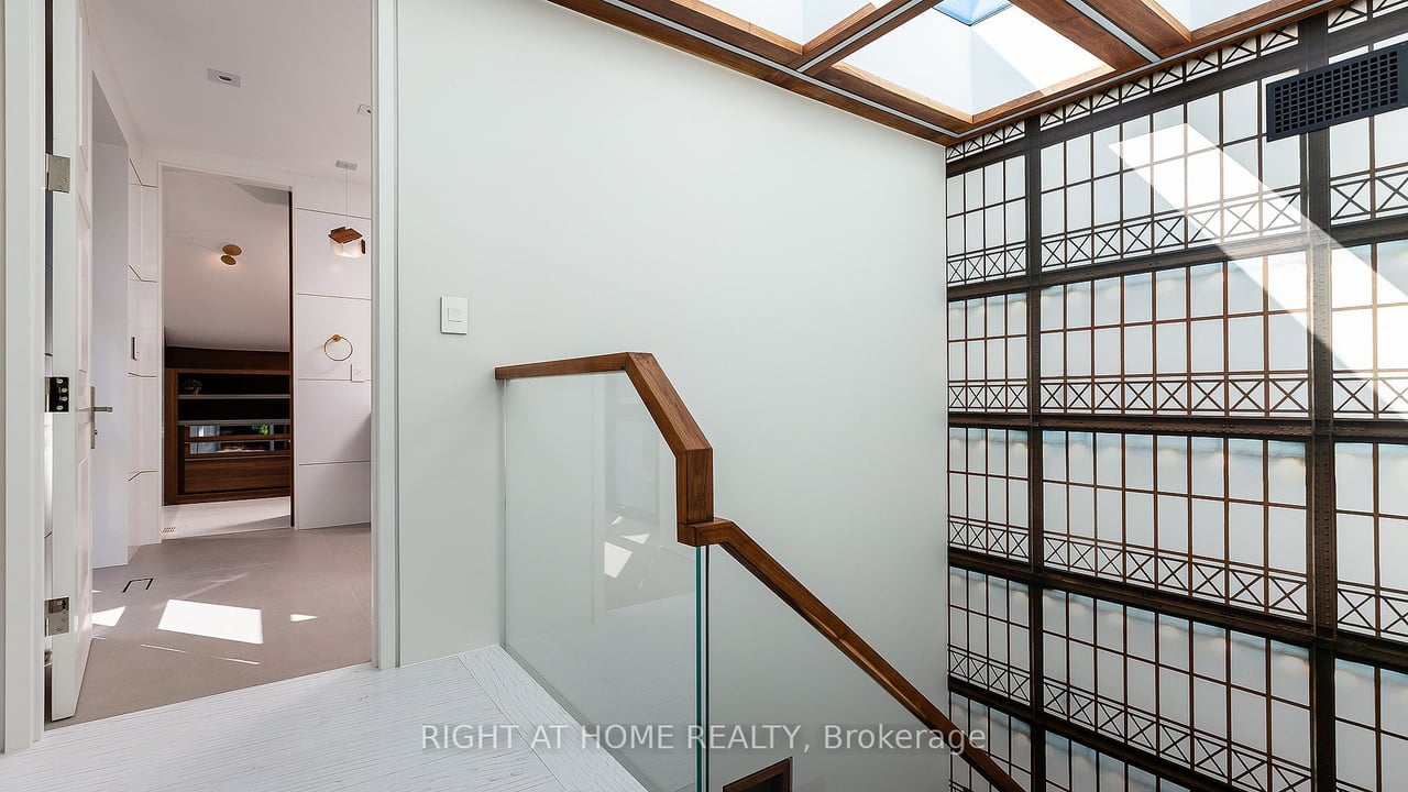 YORKVILLE FORESTY LUXURY