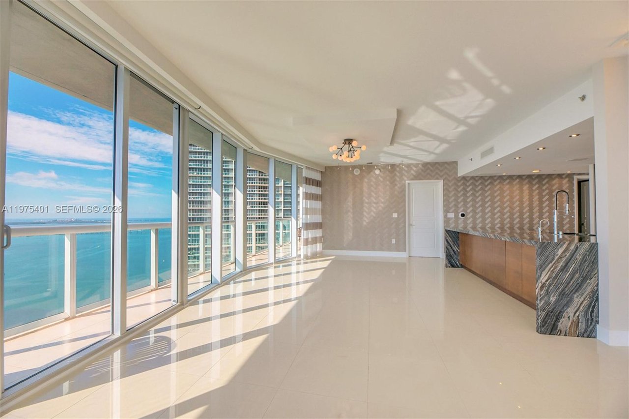 465-brickell-avenue-4301-unit-for-sale-living-area
