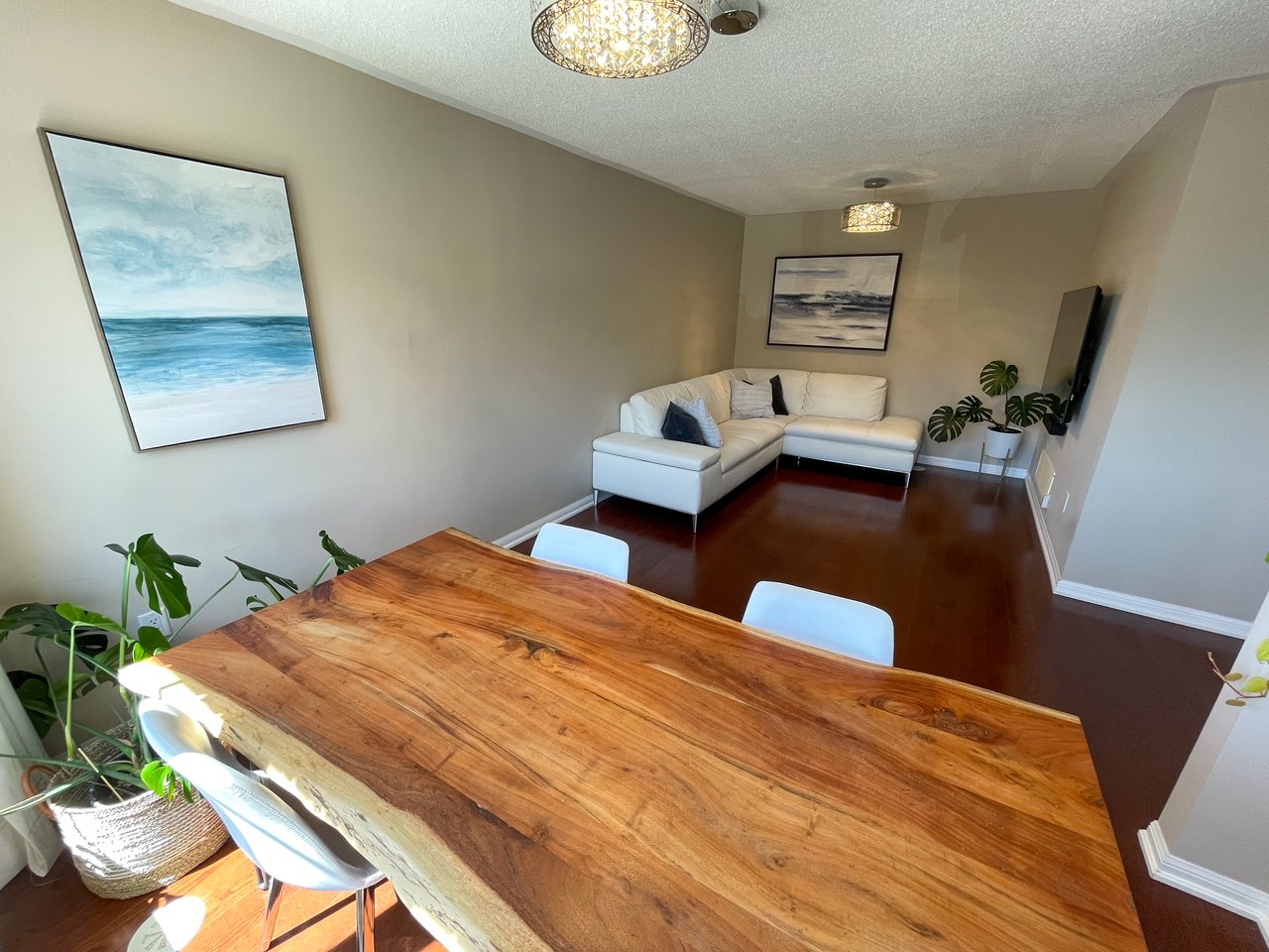 877 Willingdon Cres