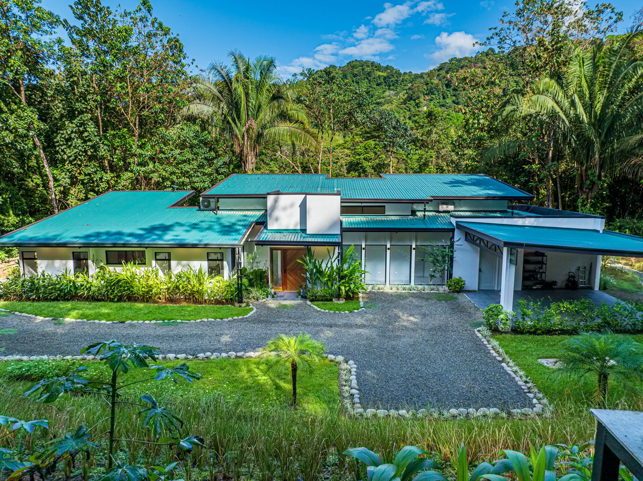 Contemporary Mountain View Villa – 5 Minutes to Playa Dominical