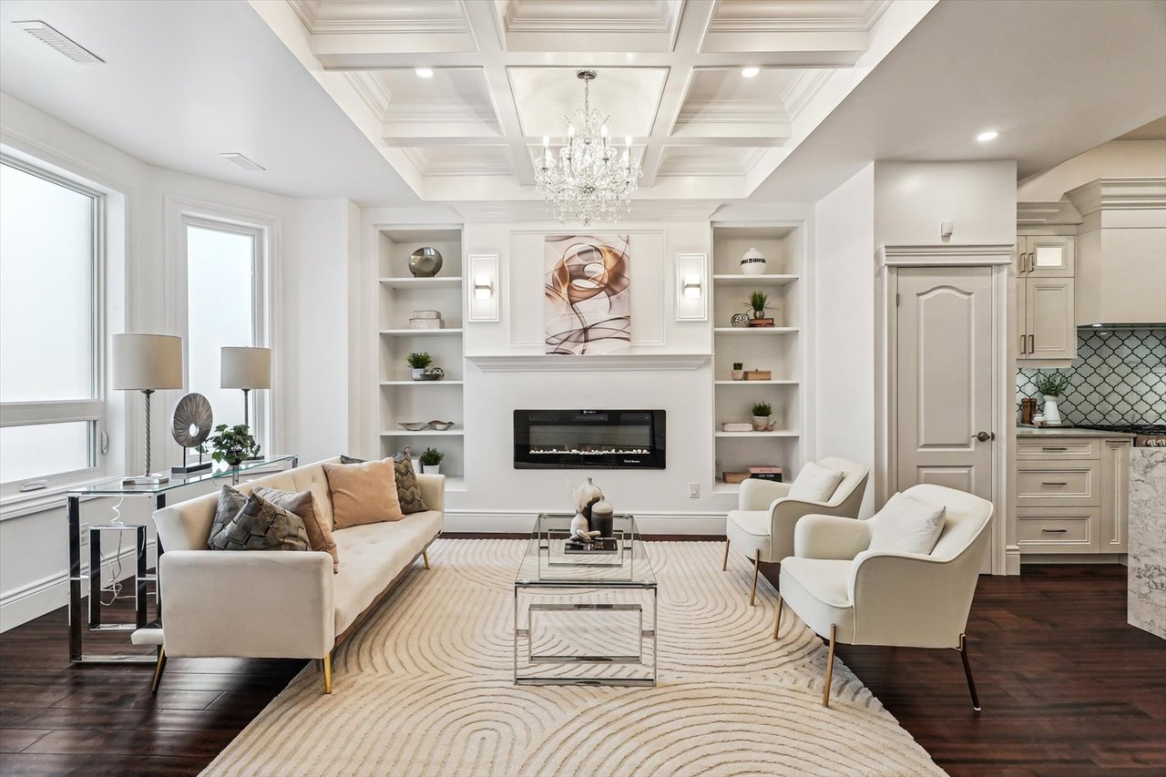 290 Bathurst St
