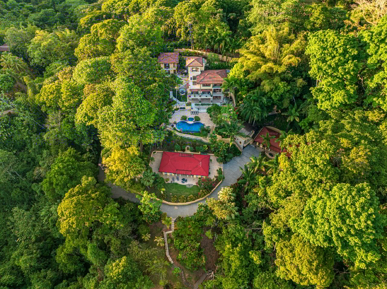 Nido Escondido, Playa Dominical