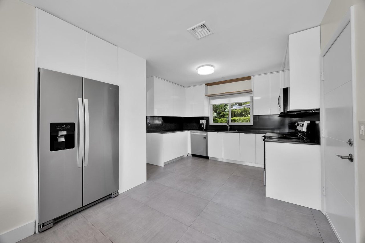 Under Contract in Just 1 Day: 6610 Santona St Sells for $2,200,000