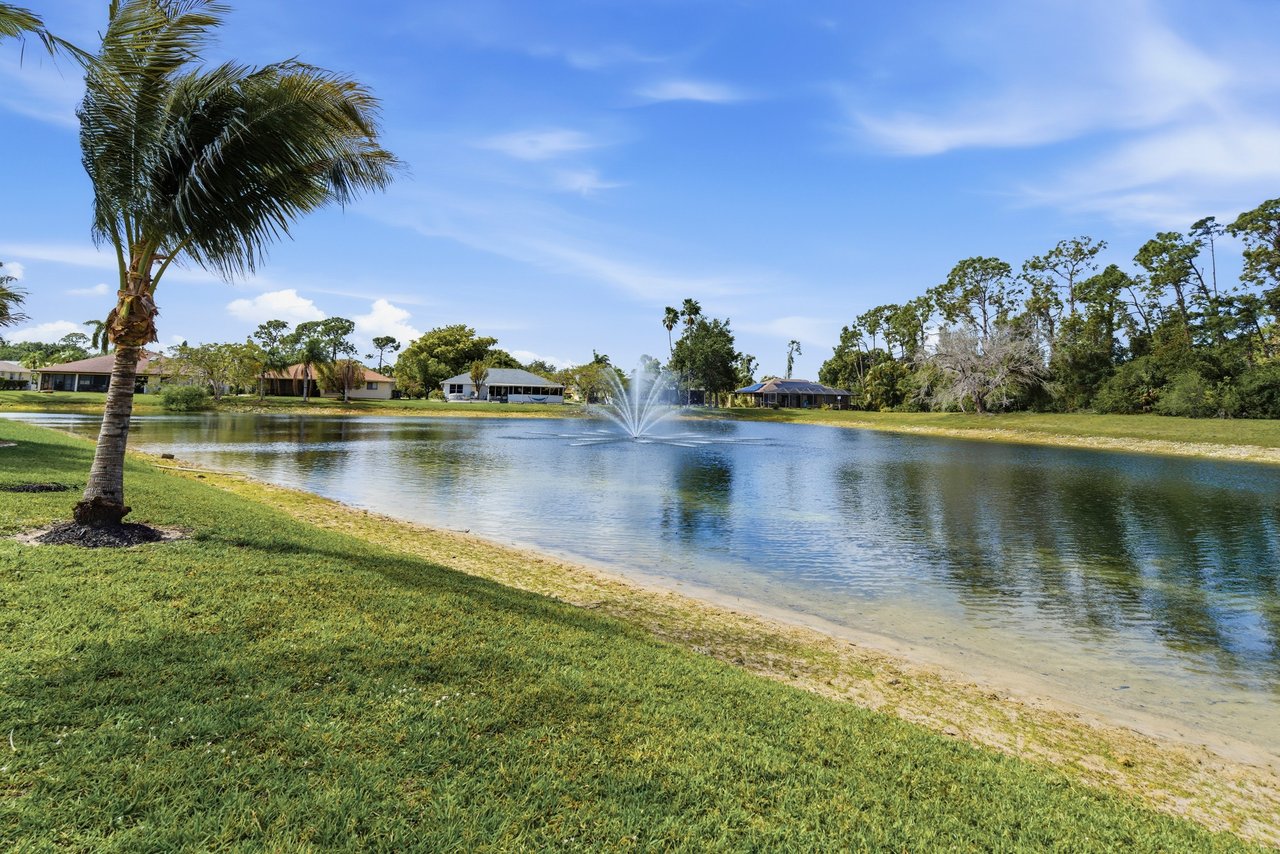 19184 Pine Run Ln - Three Oaks