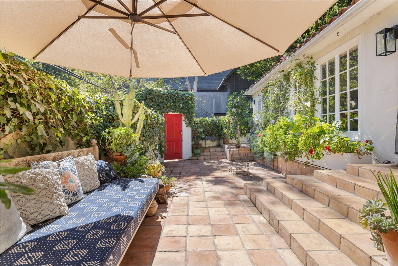 8237 Kirkwood Dr, Sunset Strip