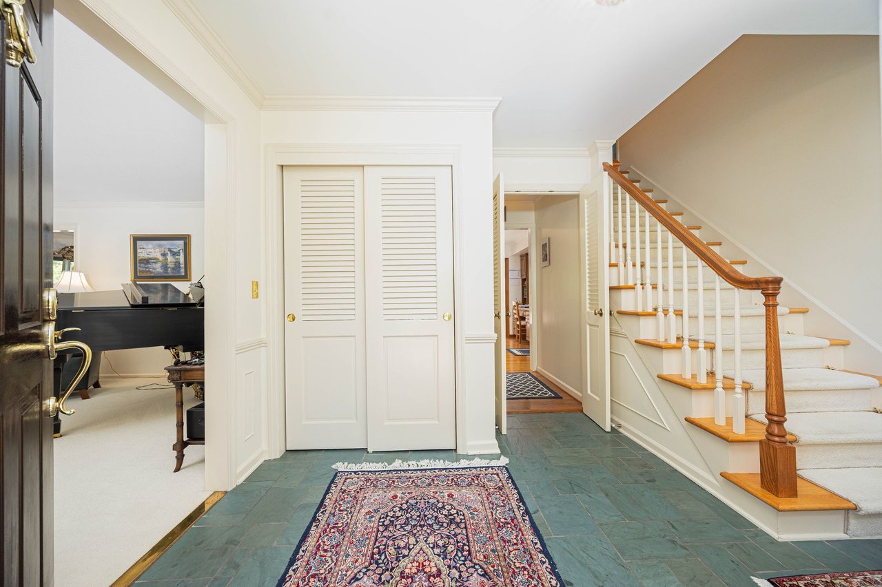 2560 CHARTWELL RD, UPPER ARLINGTON, OH 43220