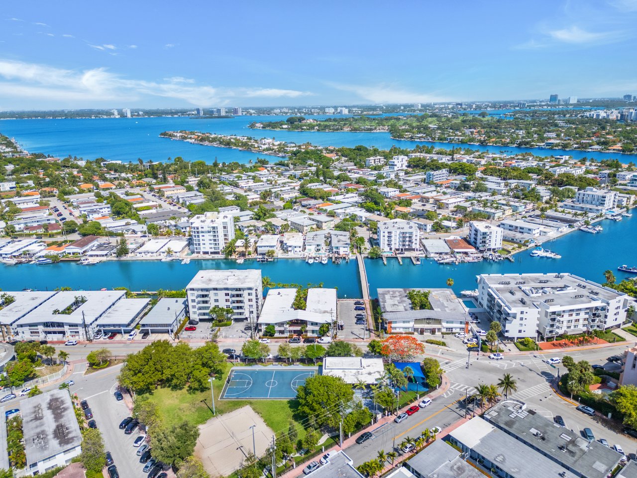 🌊 Waterfront One-Bedroom with Balcony – Miami Beach Lifestyle!