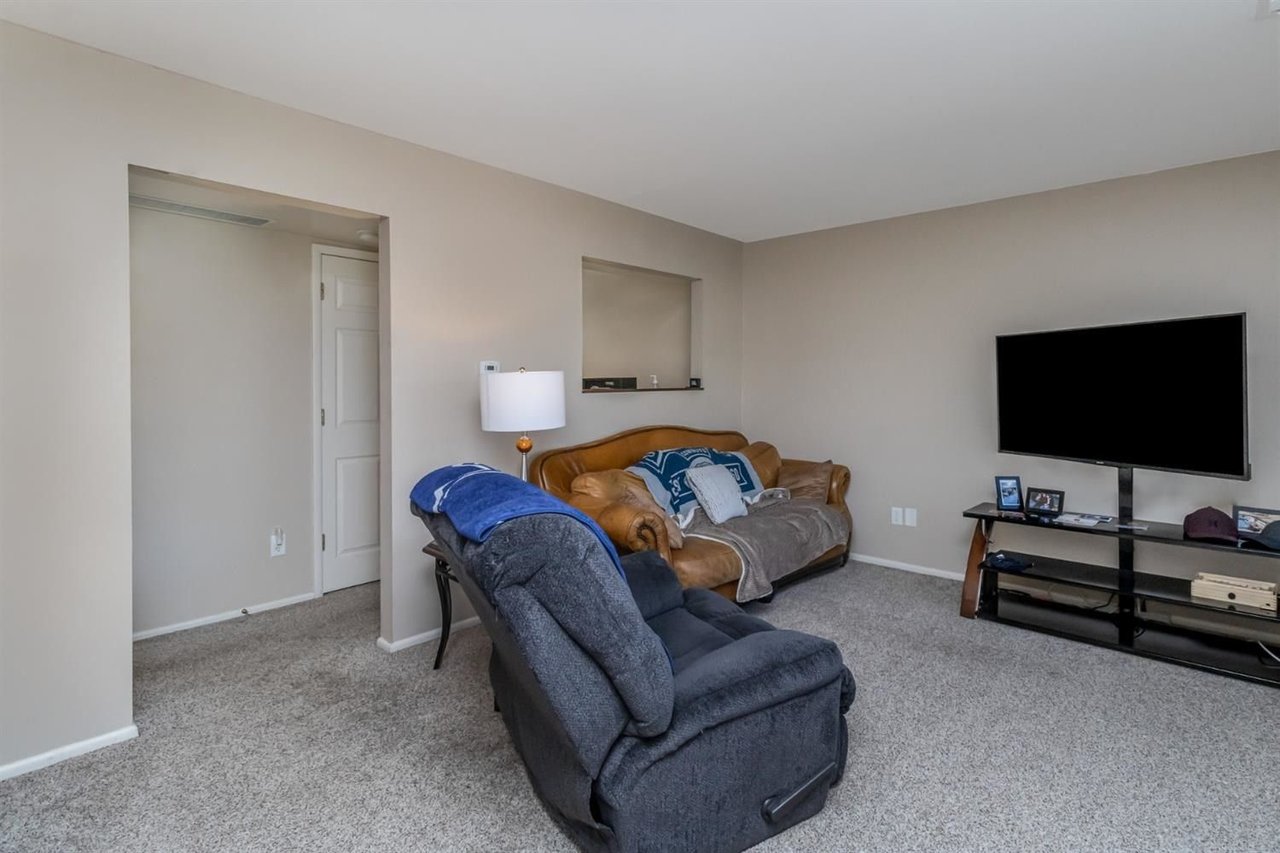 618-622 N Shelby Pl, Hobart, IN