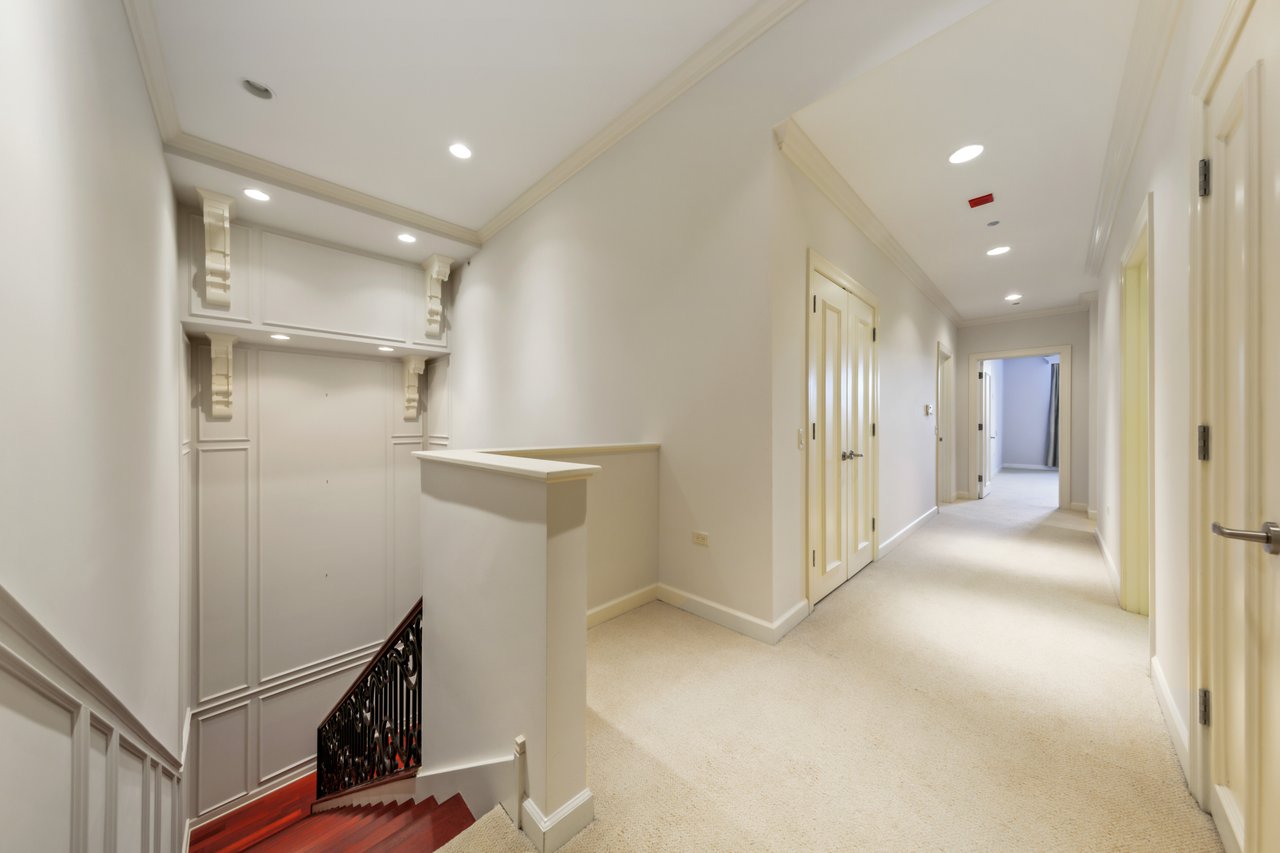 310 S Michigan Ave Unit 202