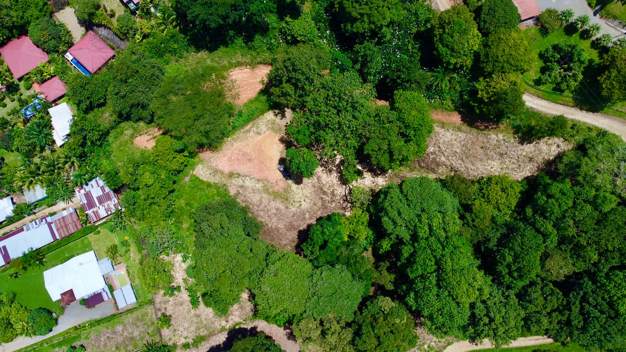 Build-Ready Lot in Ojochal’s Calle Cacique | Easy Access & Stunning Mountain Views