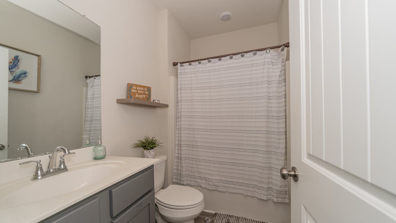 5 Bedroom Gorgeous Home! Lots of Space!!