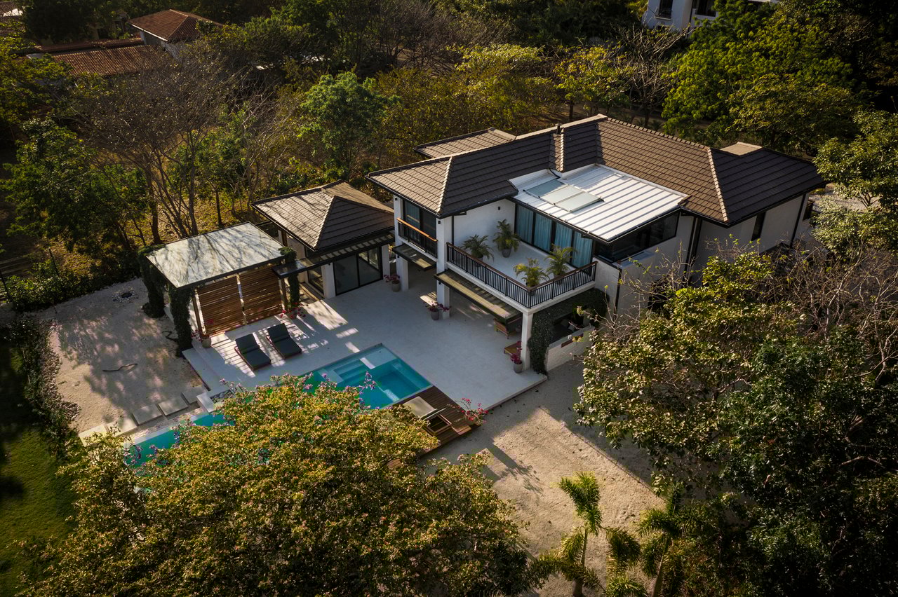 Villa Solana: Modern Luxury Steps from Playa Mansita in Hacienda Pinilla