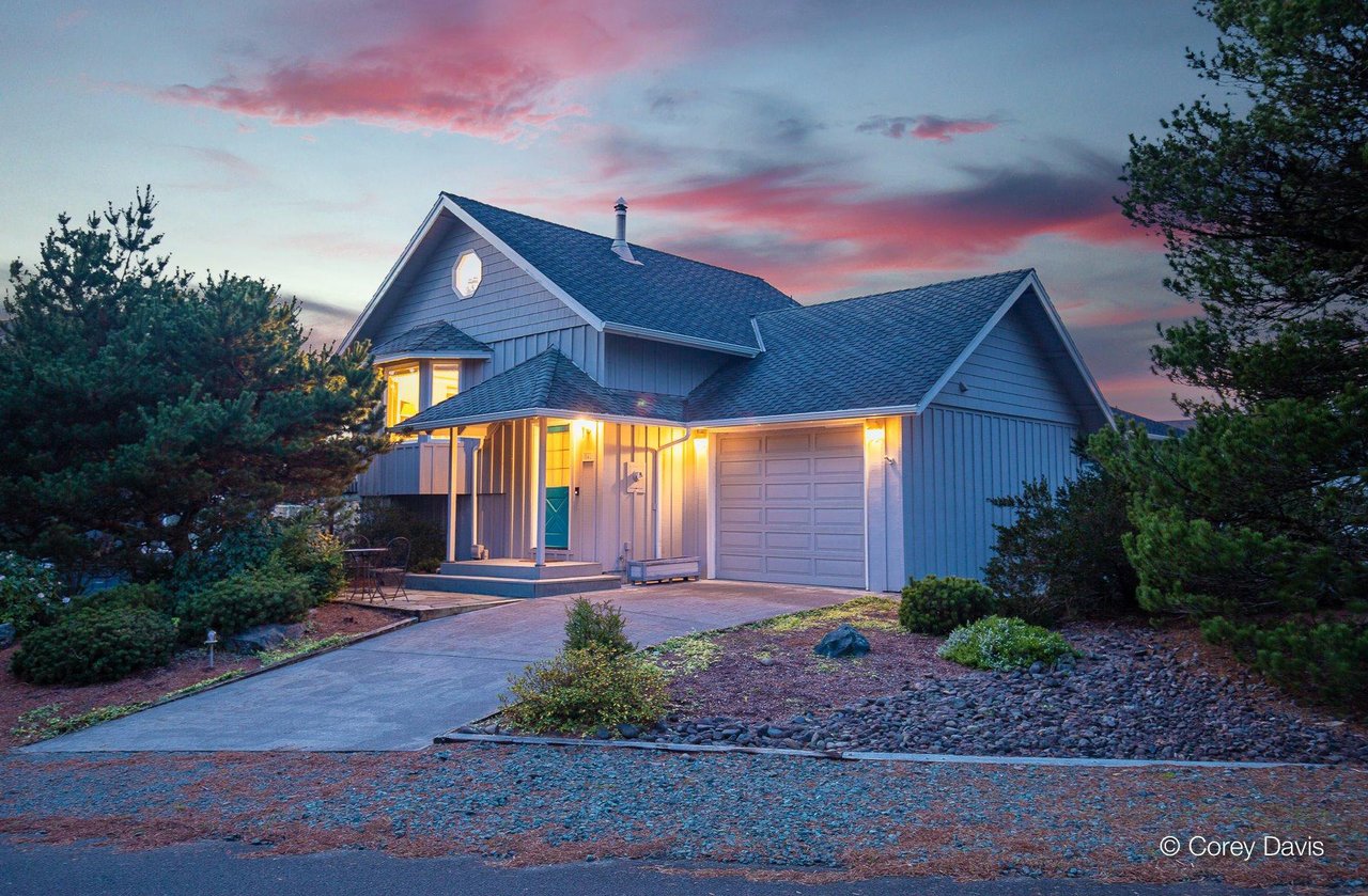 Sold Manzanita home at 541 Upland Dr represented by Meadow Davis of Home + Sea Realty near the beach
