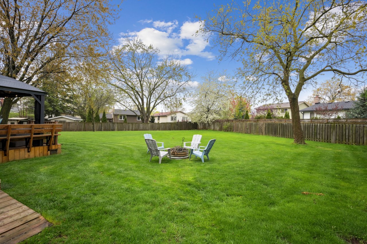 Completely Renovated Sidesplit on an Exclusive Cul-De Sac