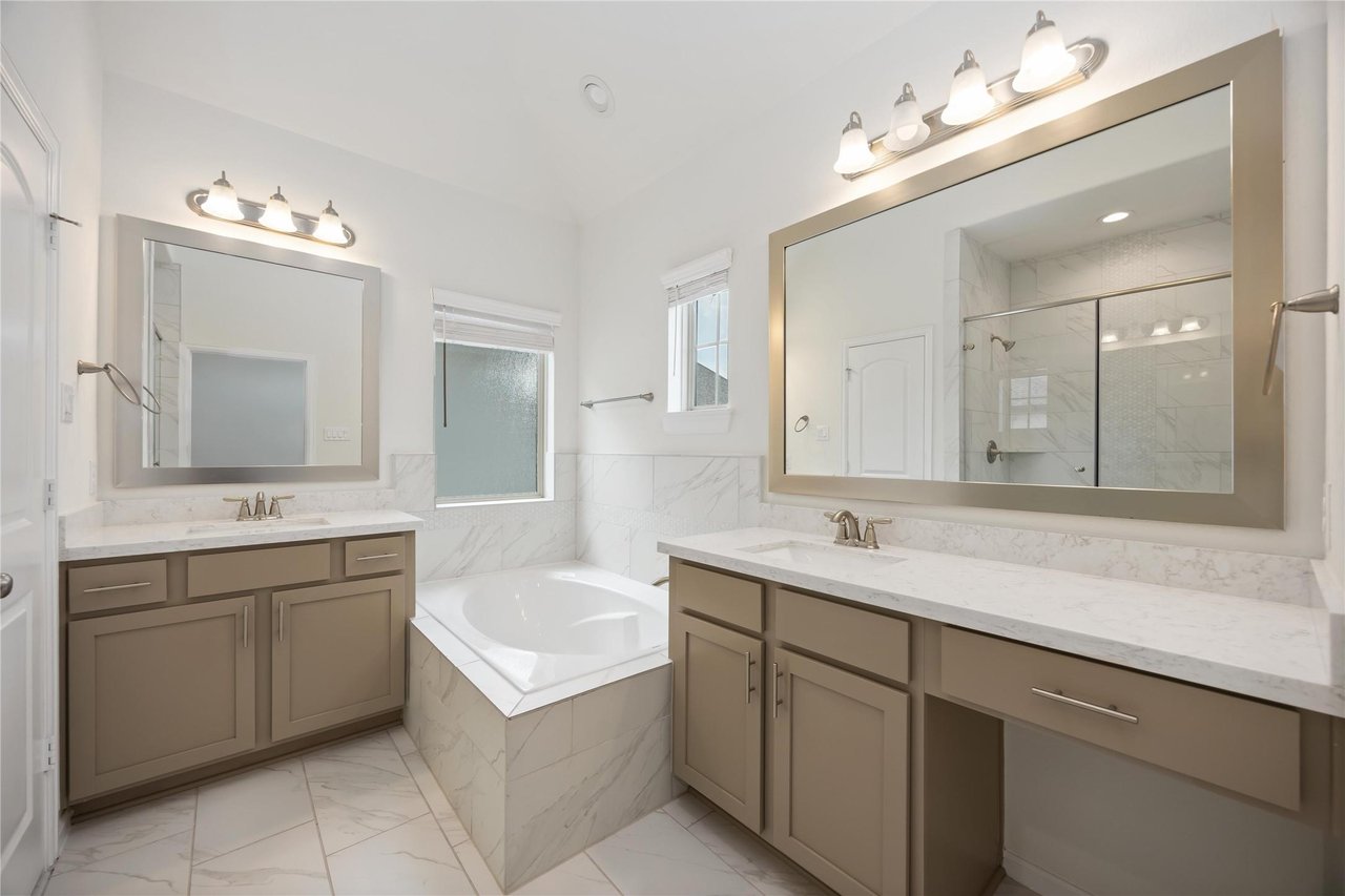 4012 Centre Valley Ln Houston, TX 77043