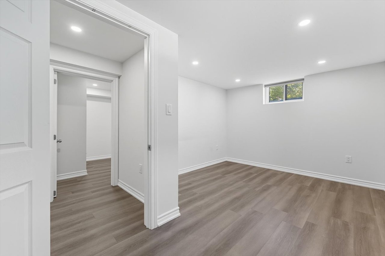 1624 Coram Cres