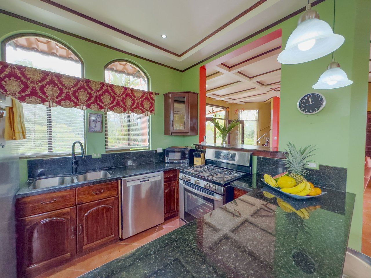 Tropical Estate in Gated Community near Quepos
