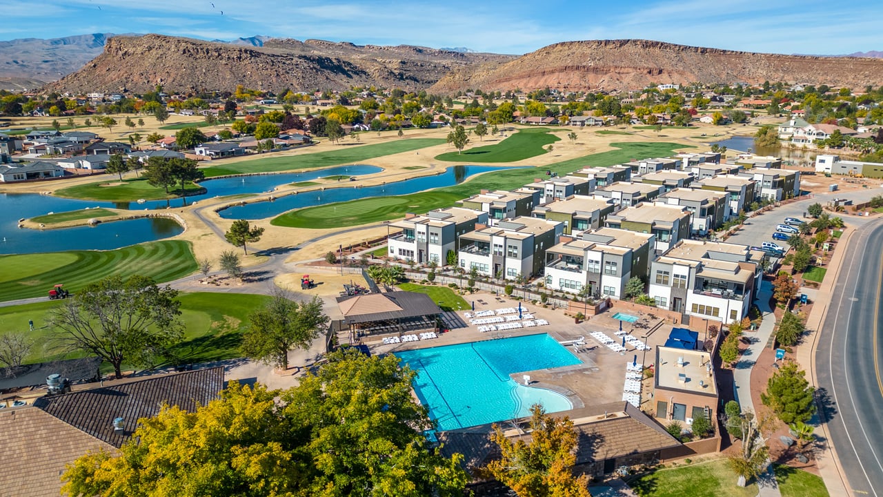 COUNTRY CLUB GOLF COURSE RETREAT