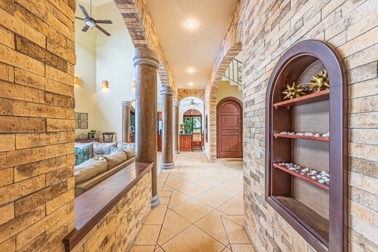 Villa Pacifica: Luxury Oceanview Retreat Steps from the Beach