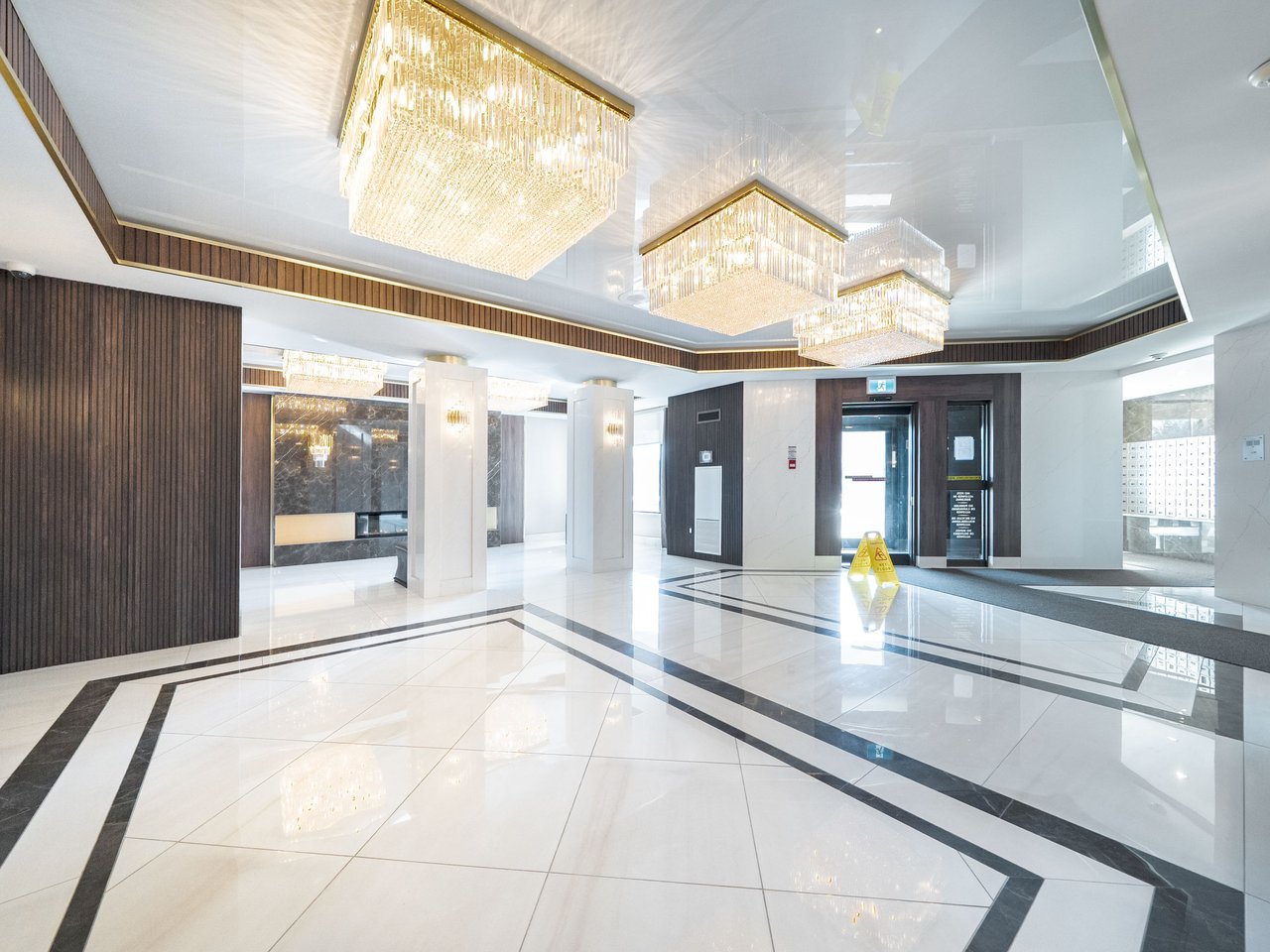 7420 Bathurst Street, 1602