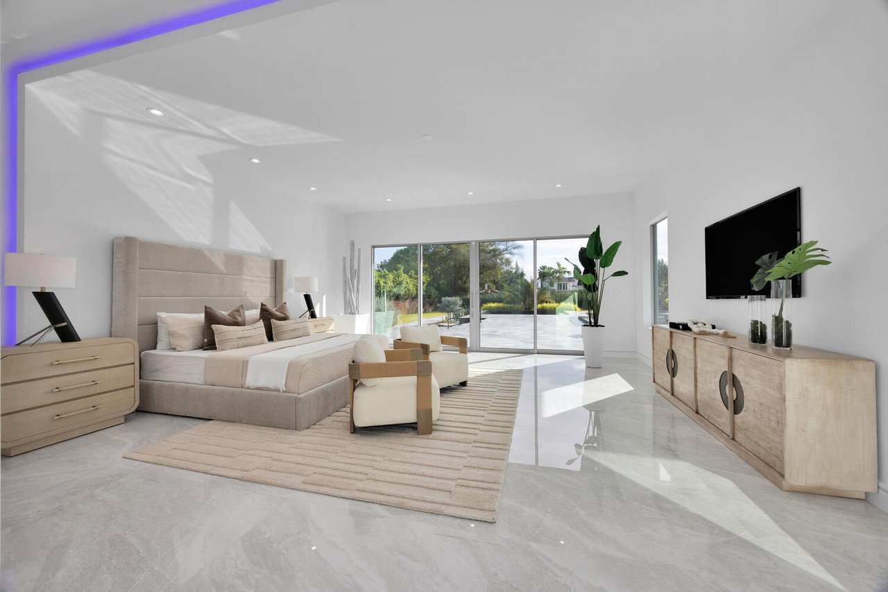 Your Private Resort - Everyday Of The Week