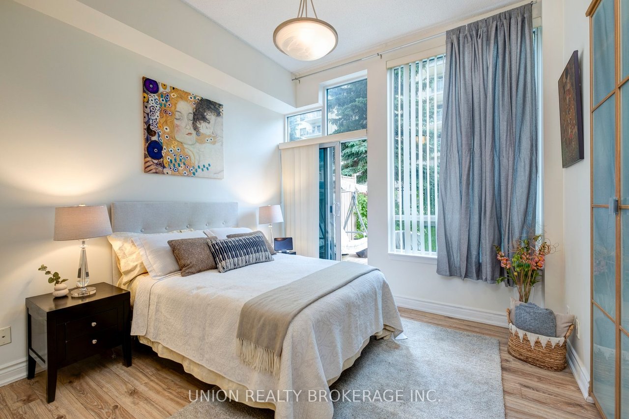 8 Rean Dr, Ste 105