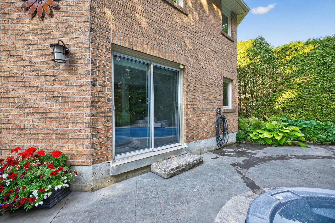 6 Falling Leaf Crt, Aurora