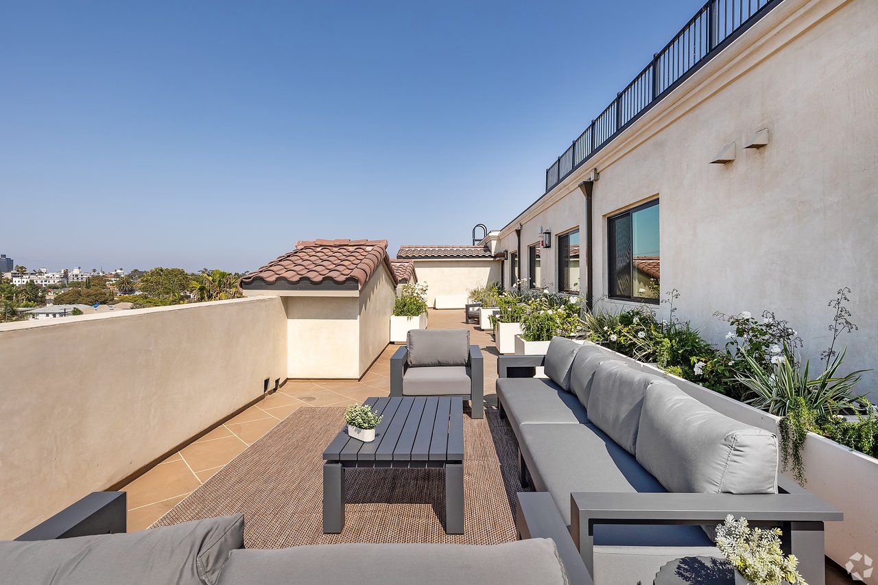 Paseo Living || 1303 S Orange Grove Avenue