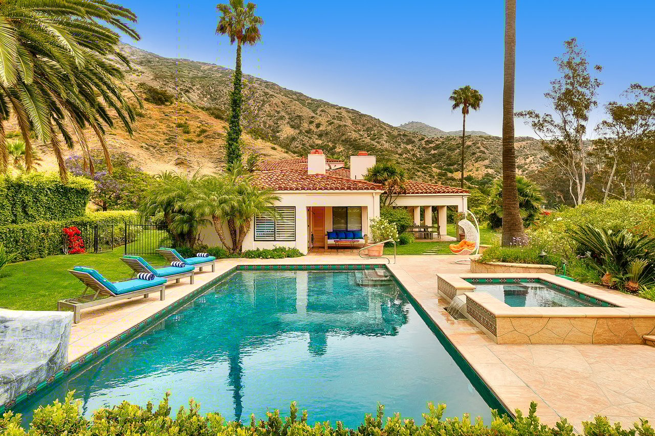 Serra Retreat 