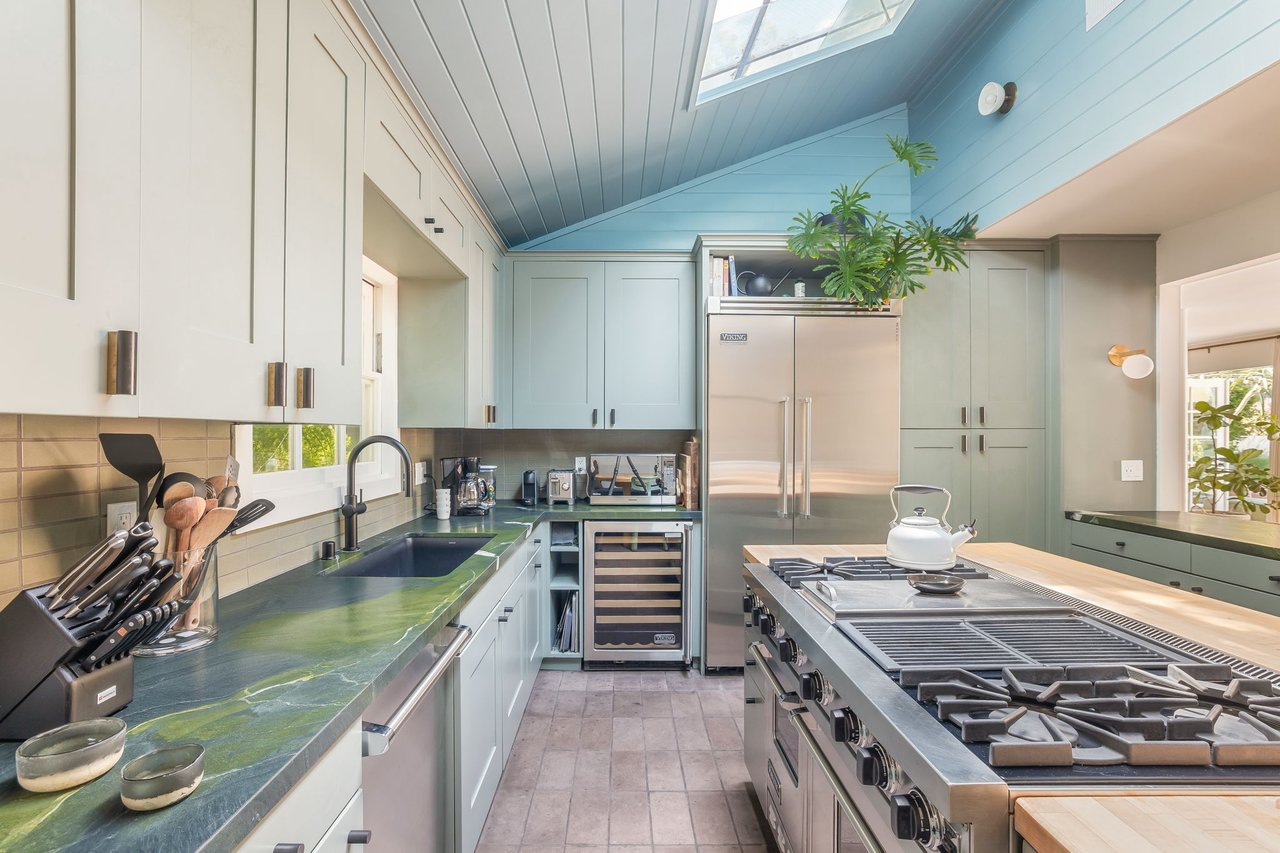 2015 Nichols Canyon Rd