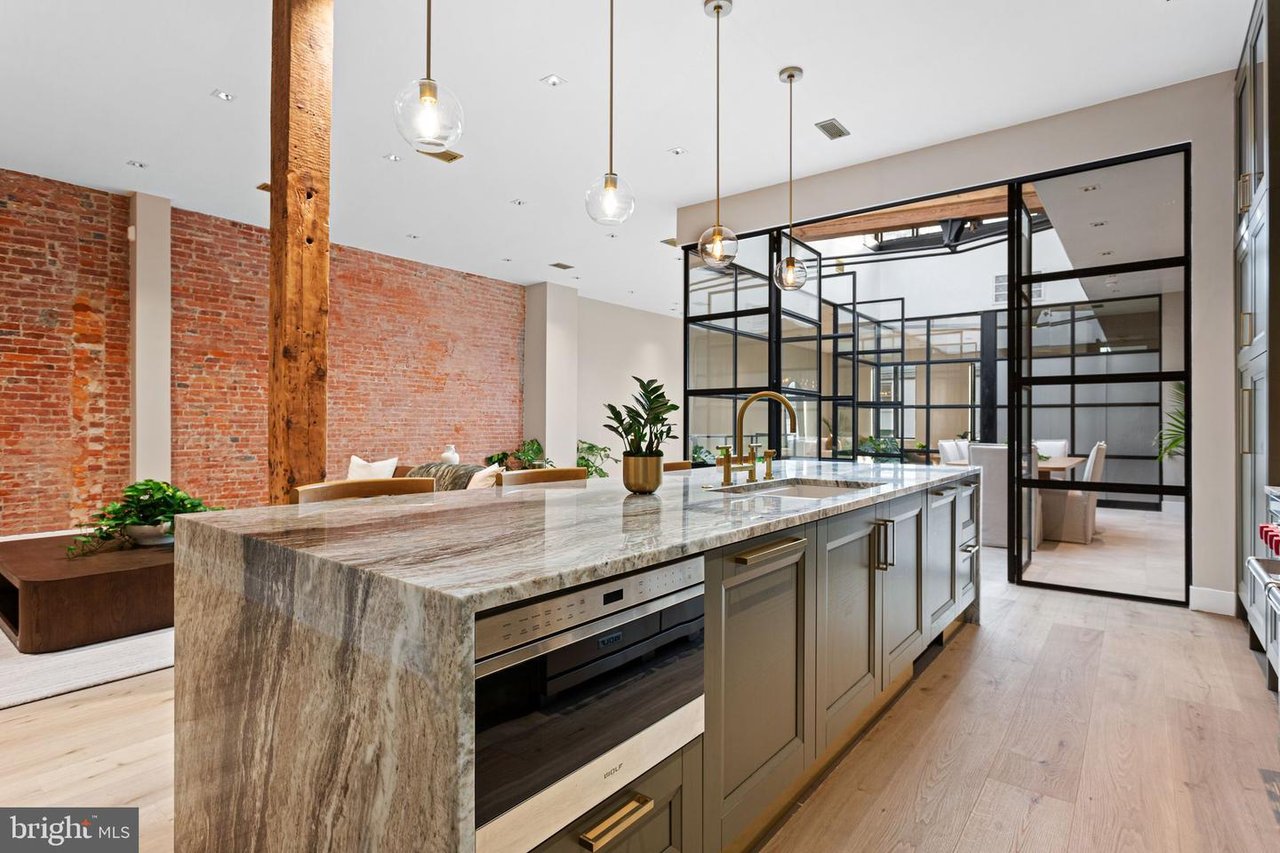 2017 Sansom St, Philadelphia, PA 19103