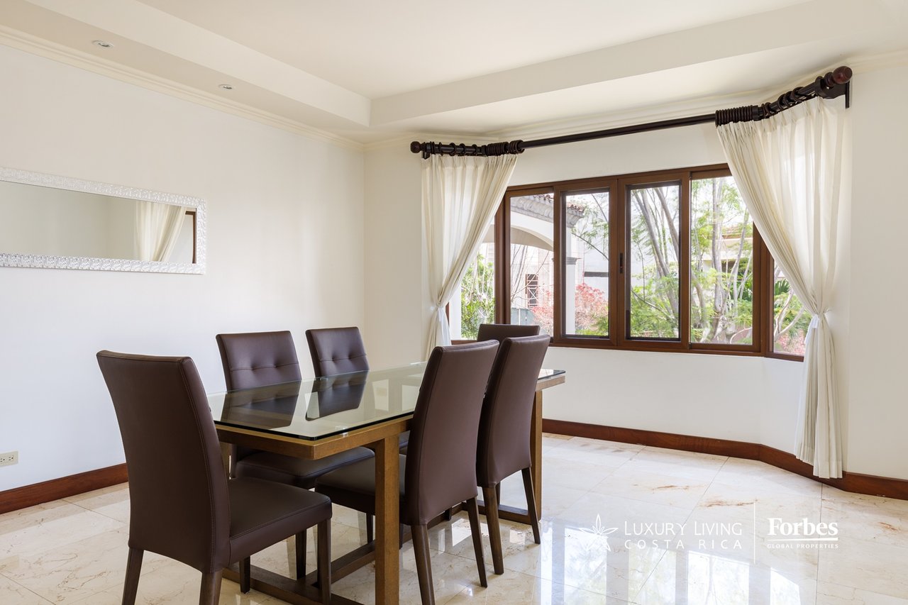 20336 - Luxury 5-bedroom home with an office and terrace in Cerro Alto, Escazú