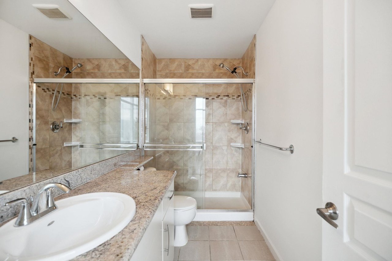 904-9288 University Cres