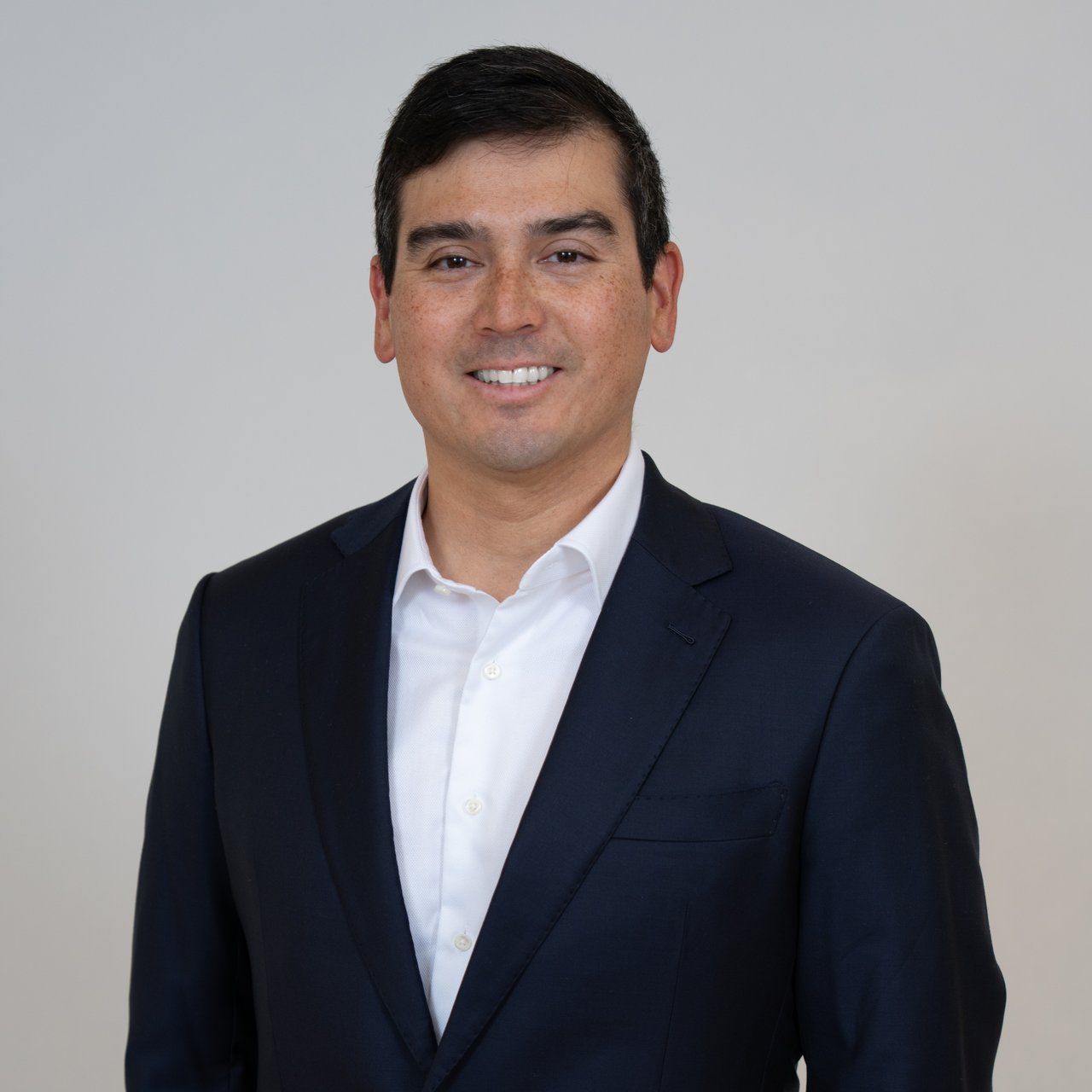 Ming Poon Tahoe City, CA Real Estate Agent Headshot