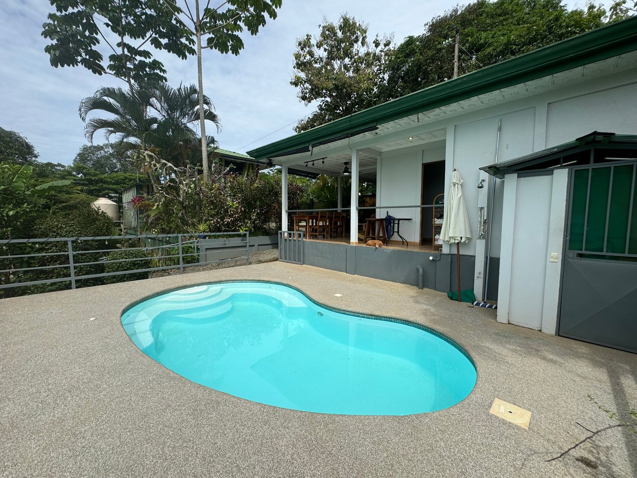 Downtown Uvita Commercial Room Rentals with Restaurant