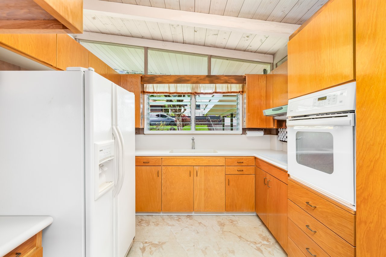 3313 Manoa Road