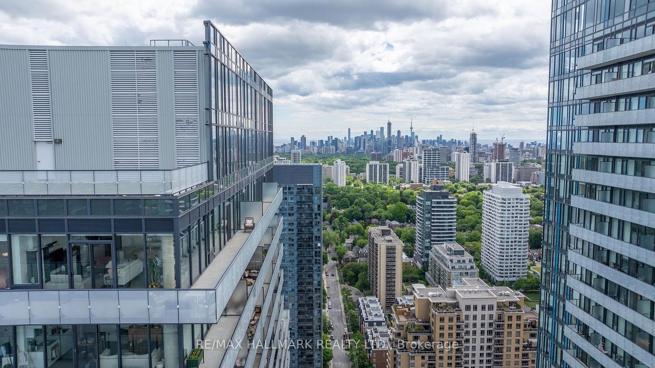 PRESTIGE LIVING AT YONGE & EGLINTON