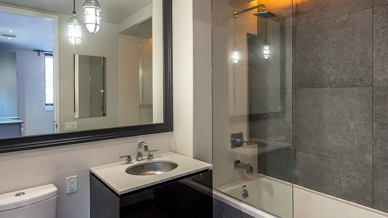 185 Leonard St 1A
