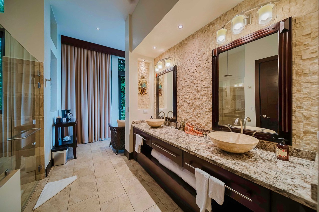 Walk to beach Vista Hermosa Estate Lucrative Contemporary Estate