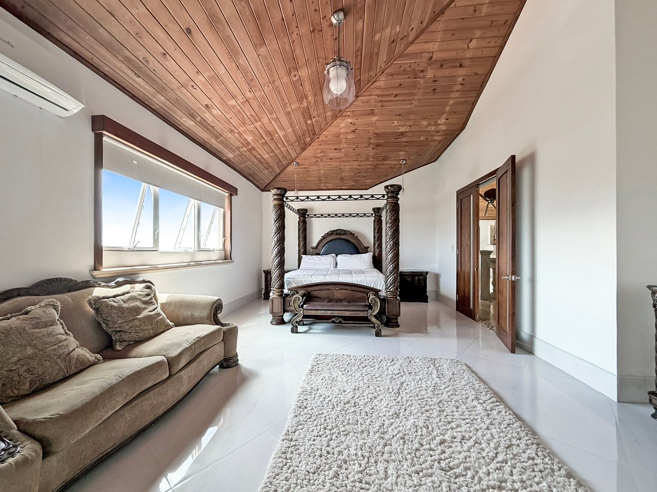 565 Parham Town 7 Bedroom Villa