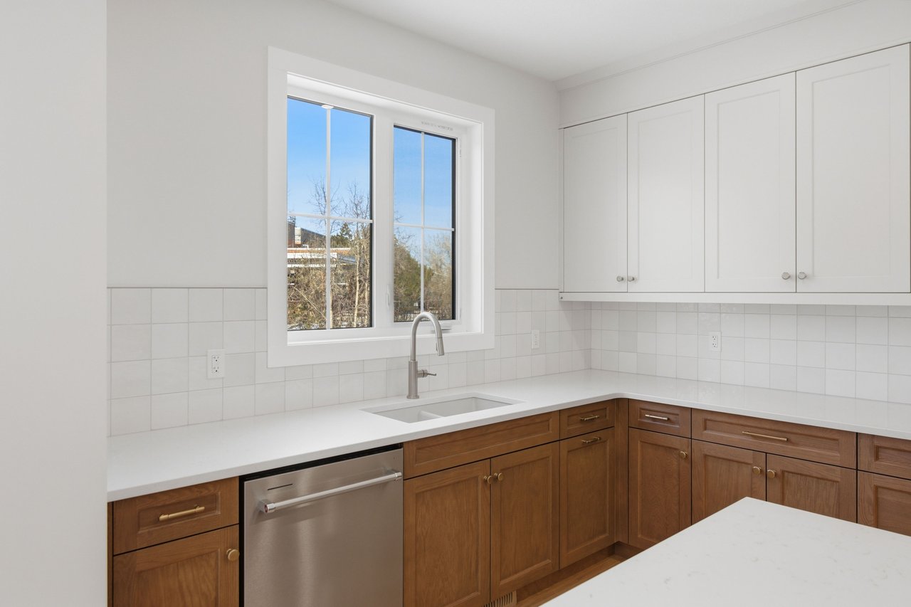 378 Bessborough Drive SW