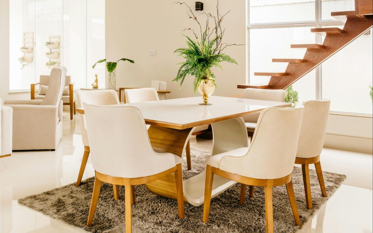 From Clutter to Chic: How to Stage Your Brookfield Home for a Standout Tour