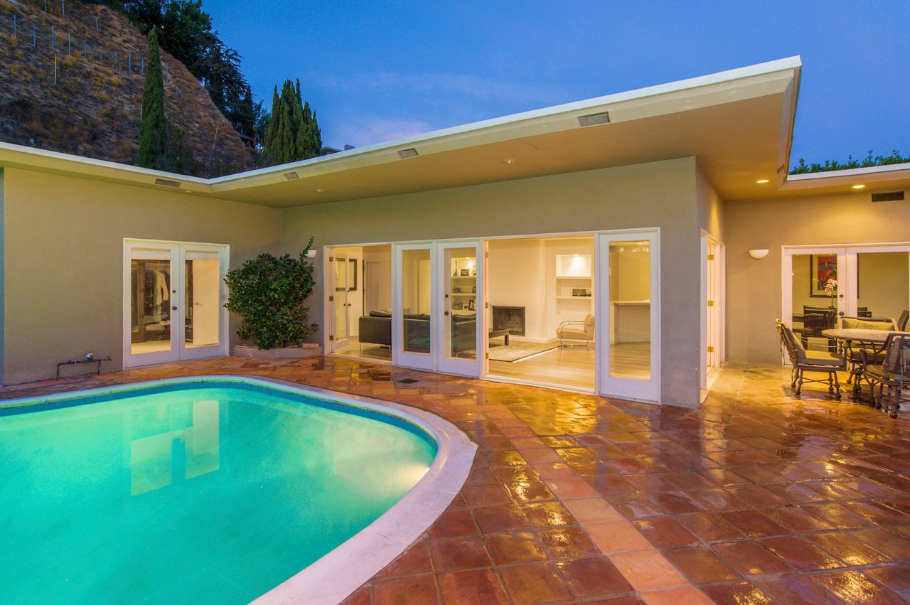 Bright and airy showing off fantastic views