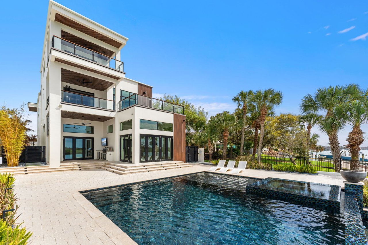 1194 N Peninsula Ave New Smyrna Beach, FL 32169