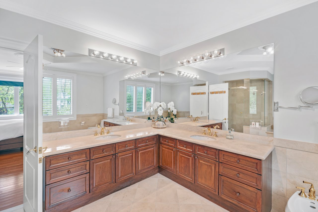 2126 Parker Dr