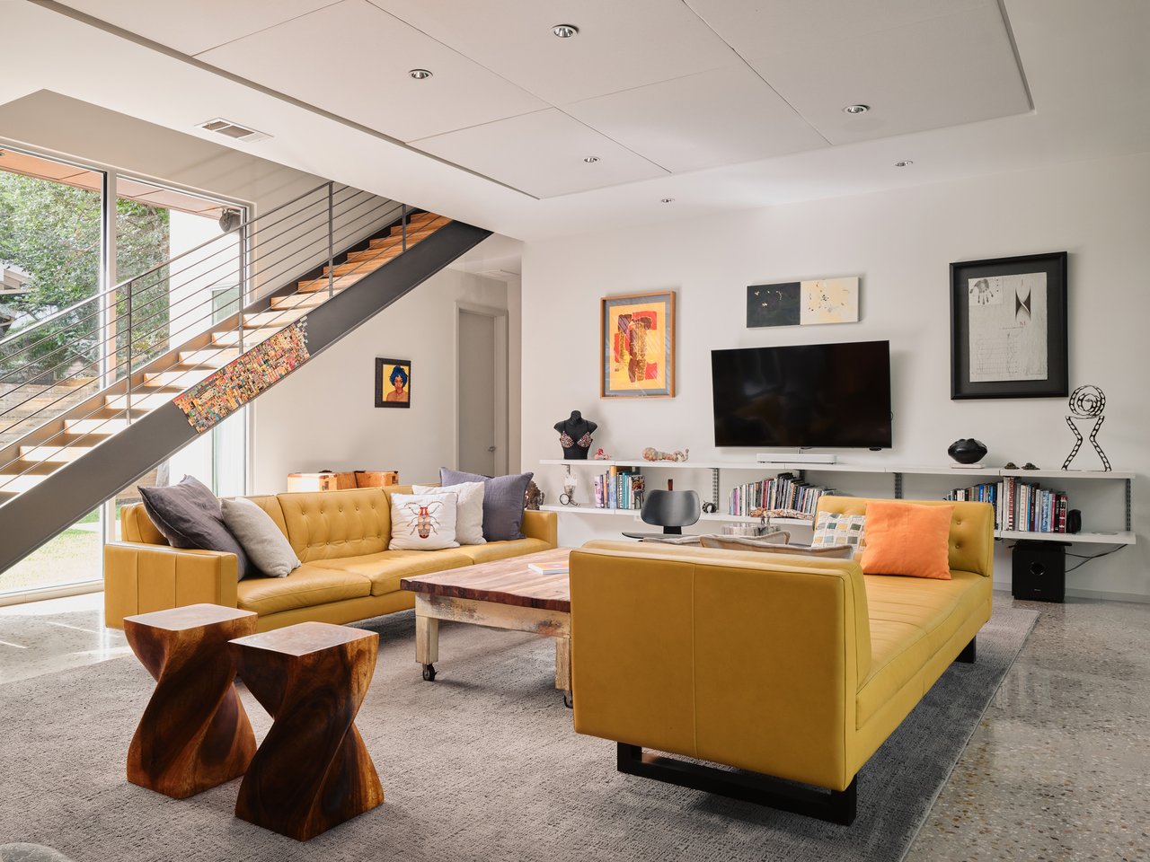 419 W Johanna St