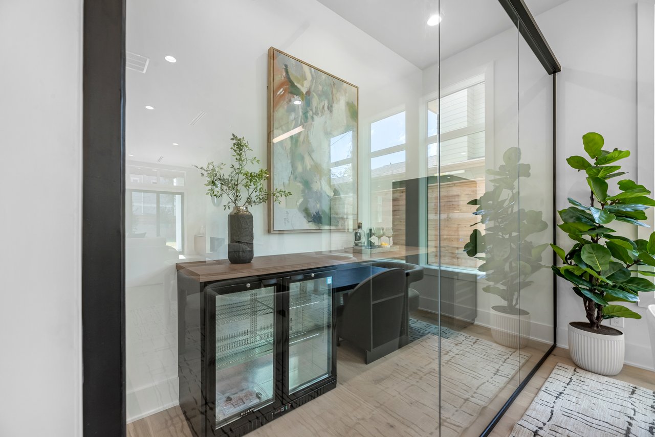 963 West 41st Street